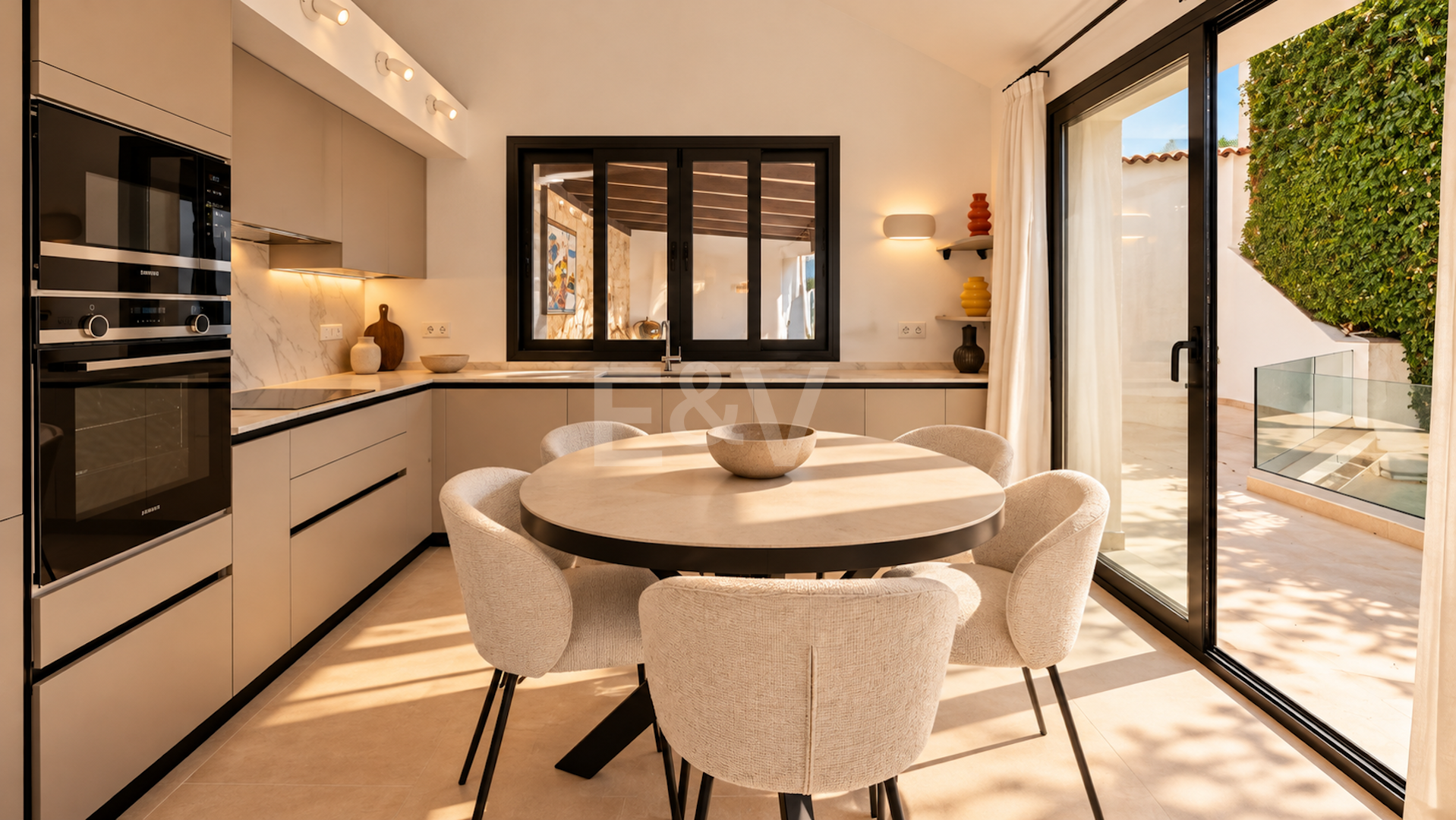 Modern Villa med privat pool och trädgård i El Rosario, Marbella