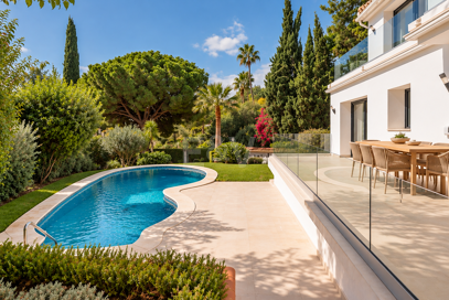 Modern Villa med privat pool och trädgård i El Rosario, Marbella