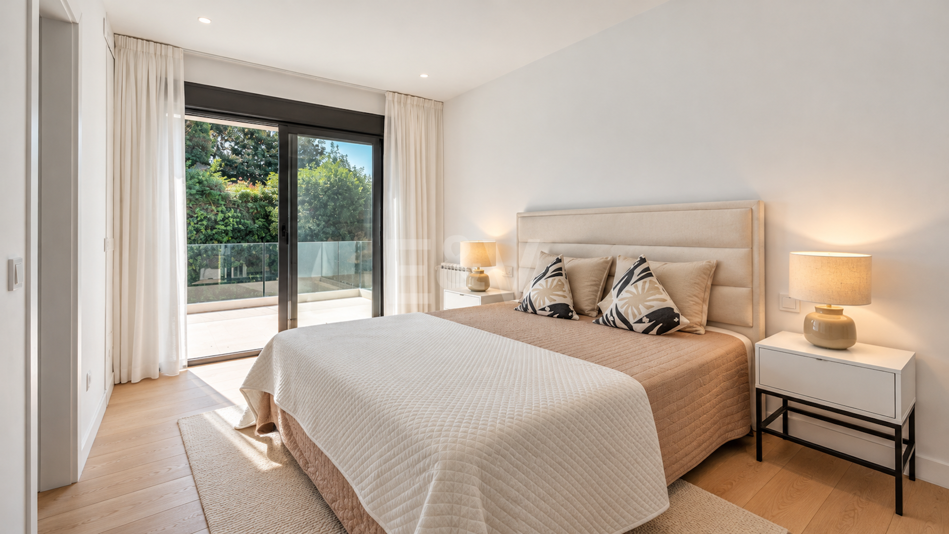 Modern Villa med privat pool och trädgård i El Rosario, Marbella