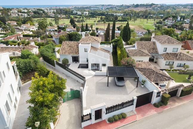 Oszałamiająca willa z panoramicznym widokiem na Los Naranjos Golf area