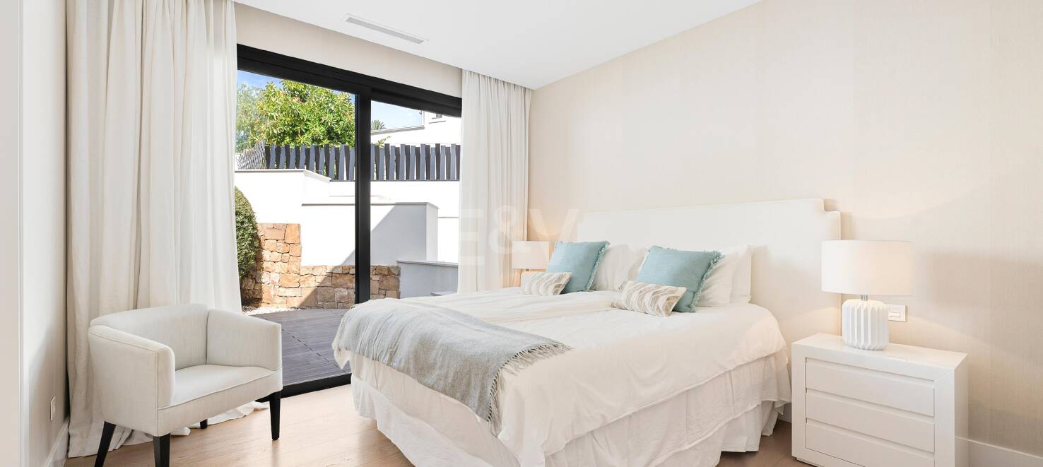 Stunning villa with panoramic views in Los Naranjos Golf area