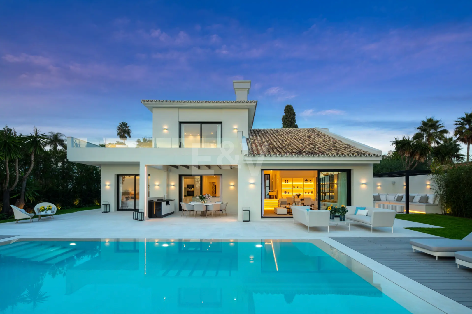 Oszałamiająca willa z panoramicznym widokiem na Los Naranjos Golf area