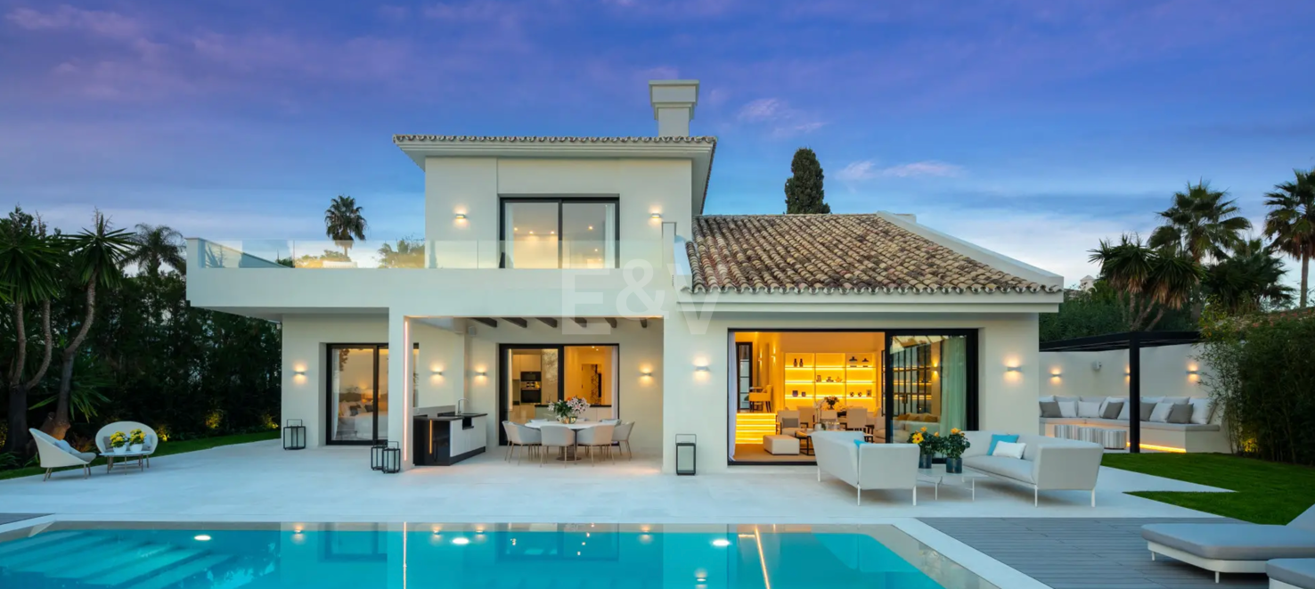 Stunning villa with panoramic views in Los Naranjos Golf area