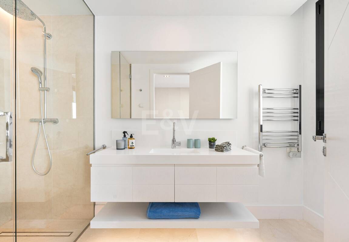 Oszałamiająca willa z panoramicznym widokiem na Los Naranjos Golf area