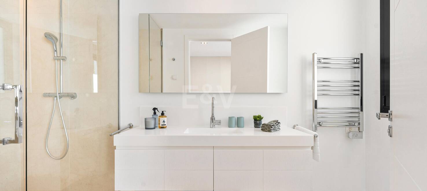 Stunning villa with panoramic views in Los Naranjos Golf area