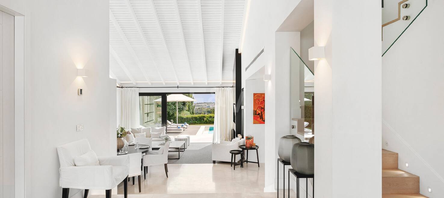 Stunning villa with panoramic views in Los Naranjos Golf area