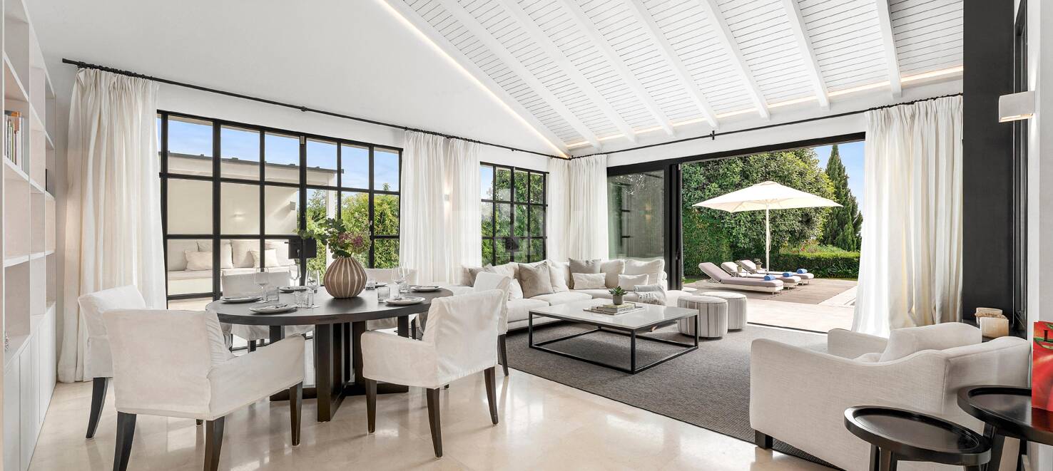 Stunning villa with panoramic views in Los Naranjos Golf area