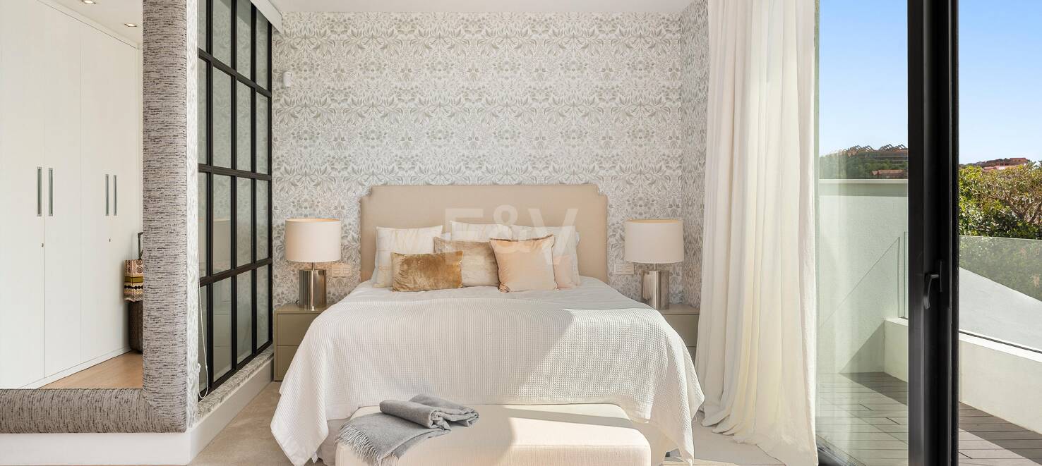 Stunning villa with panoramic views in Los Naranjos Golf area