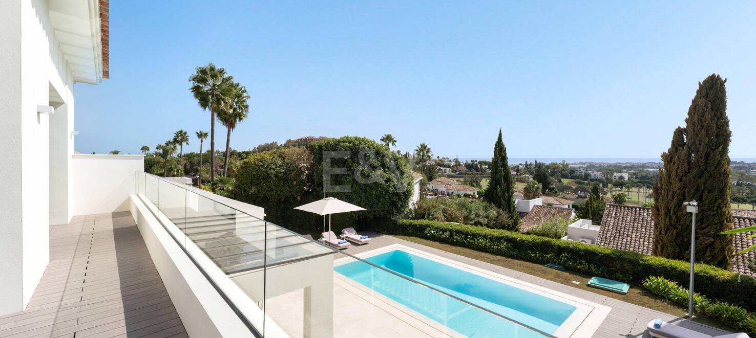 Stunning villa with panoramic views in Los Naranjos Golf area