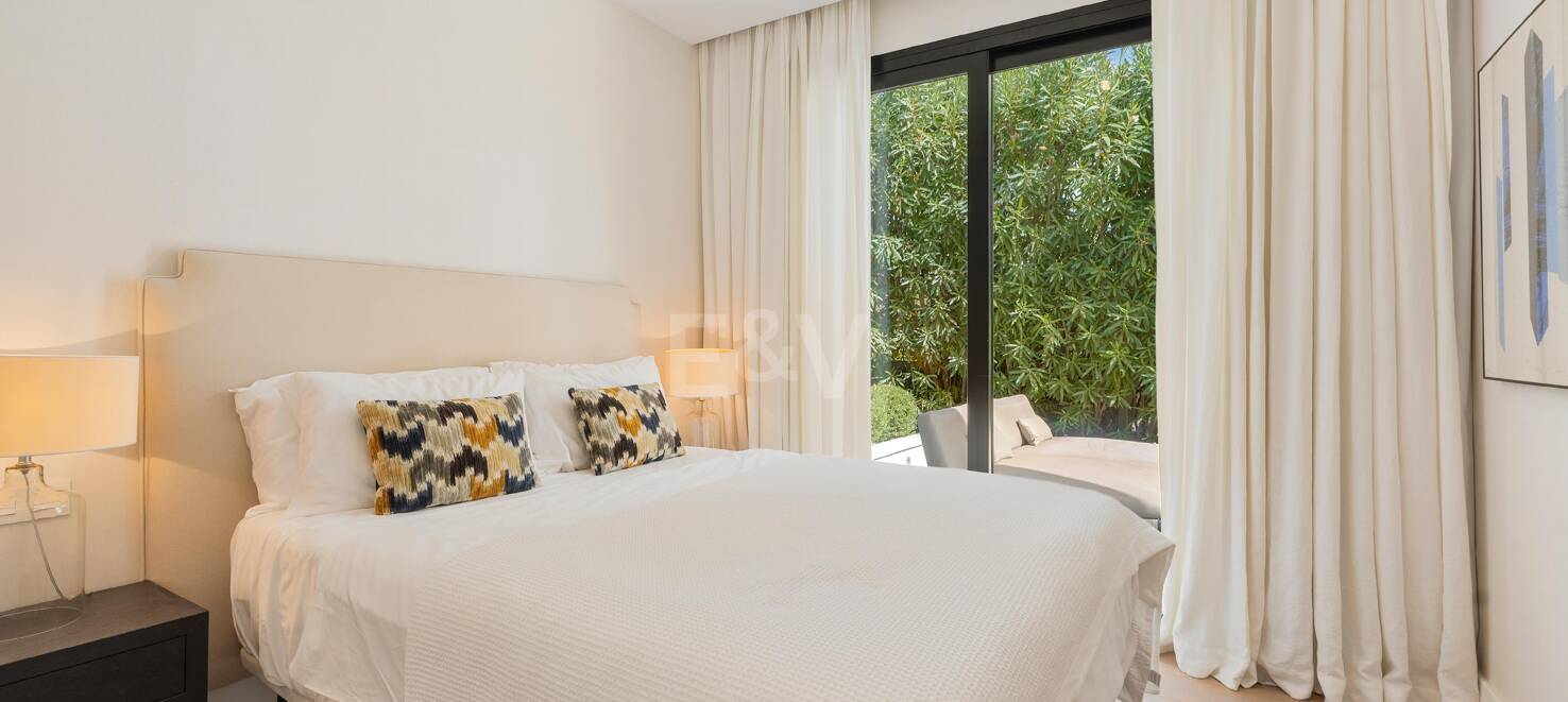 Stunning villa with panoramic views in Los Naranjos Golf area