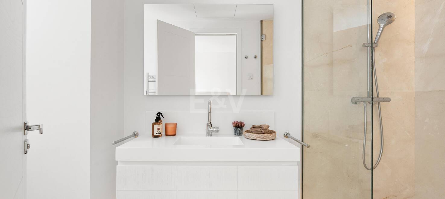 Stunning villa with panoramic views in Los Naranjos Golf area