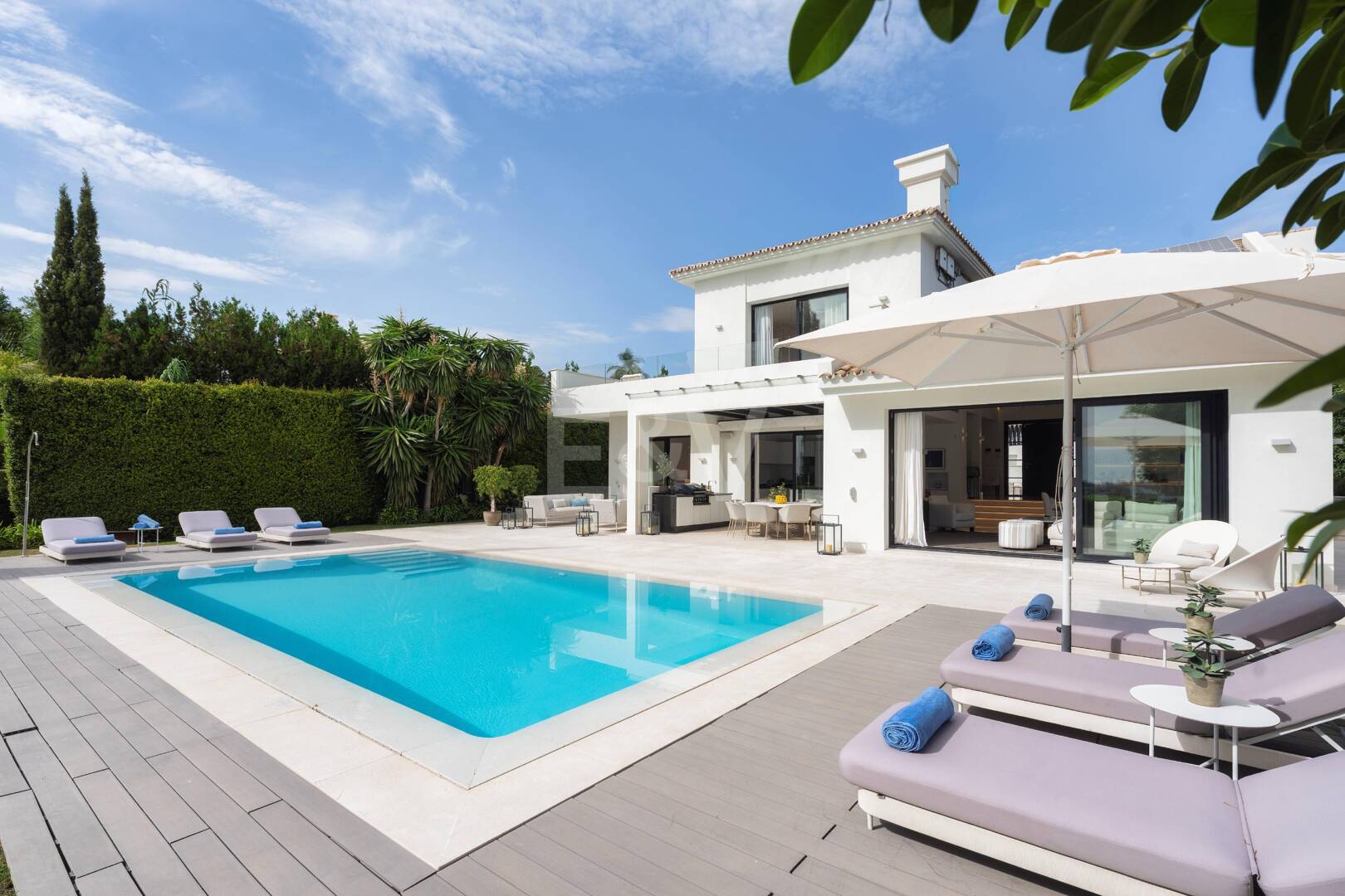 Oszałamiająca willa z panoramicznym widokiem na Los Naranjos Golf area