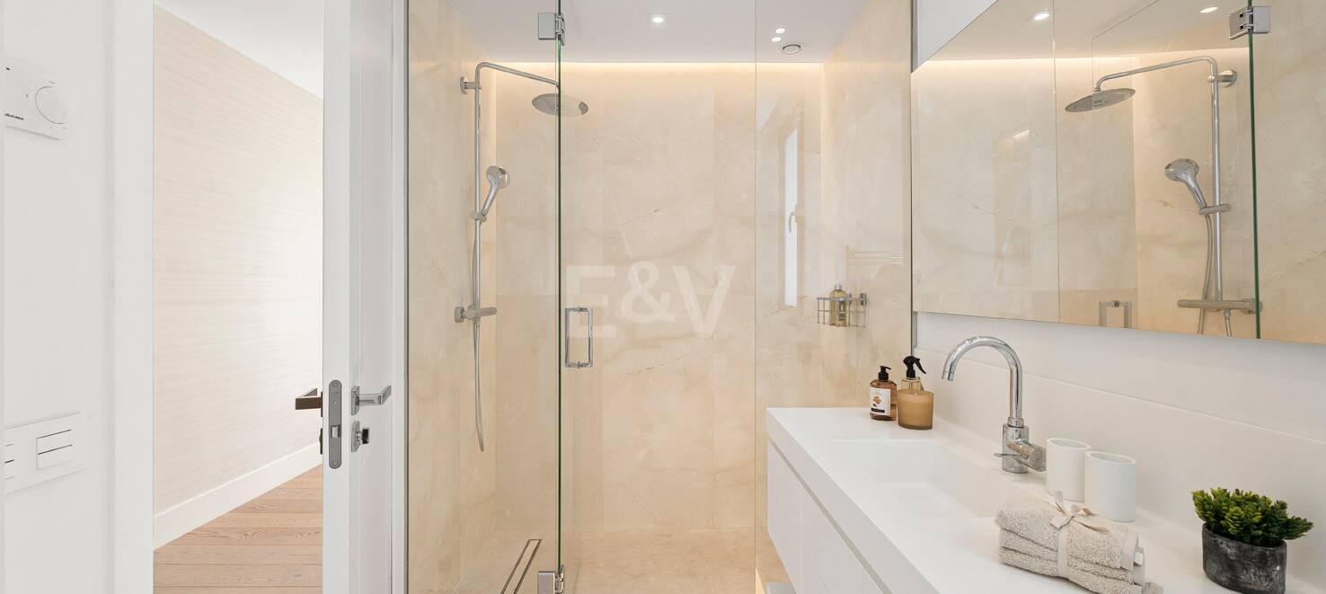 Stunning villa with panoramic views in Los Naranjos Golf area