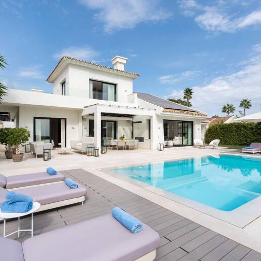 Stunning villa with panoramic views in Los Naranjos Golf area