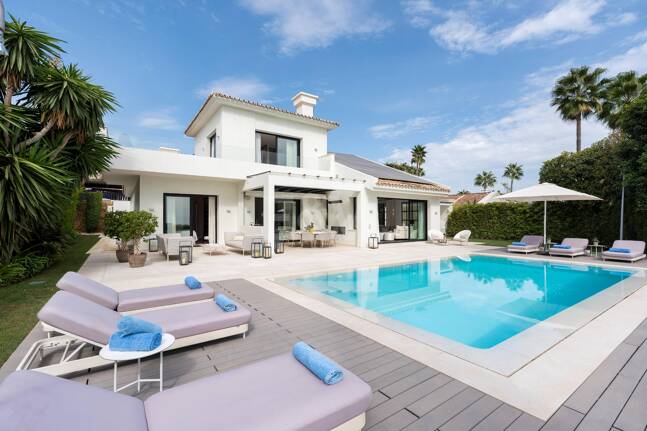 Oszałamiająca willa z panoramicznym widokiem na Los Naranjos Golf area