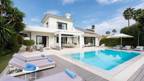 Stunning villa with panoramic views in Los Naranjos Golf area