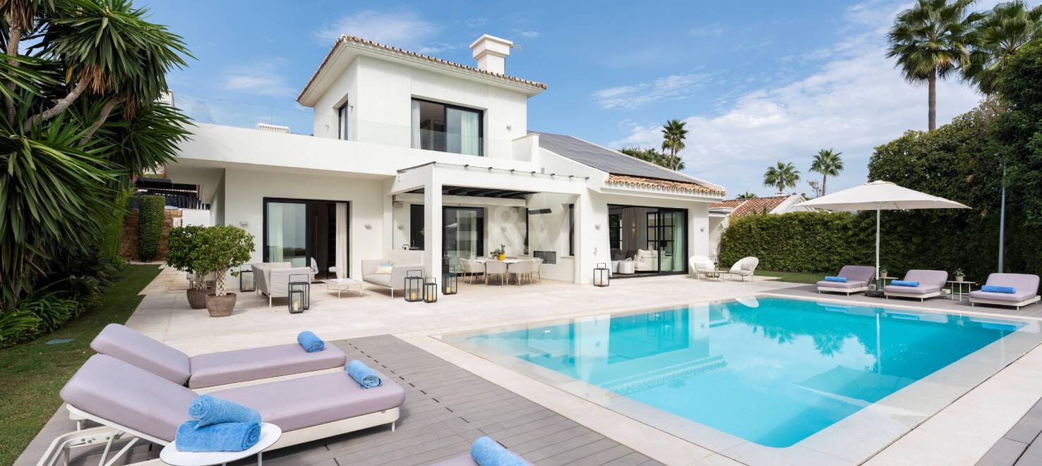 Stunning villa with panoramic views in Los Naranjos Golf area