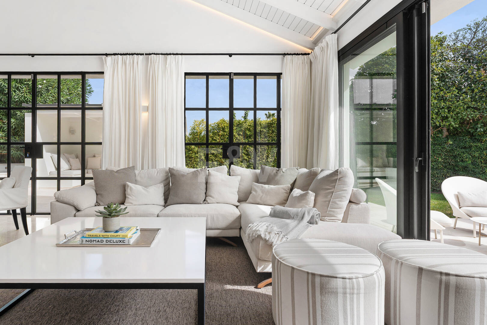 Oszałamiająca willa z panoramicznym widokiem na Los Naranjos Golf area