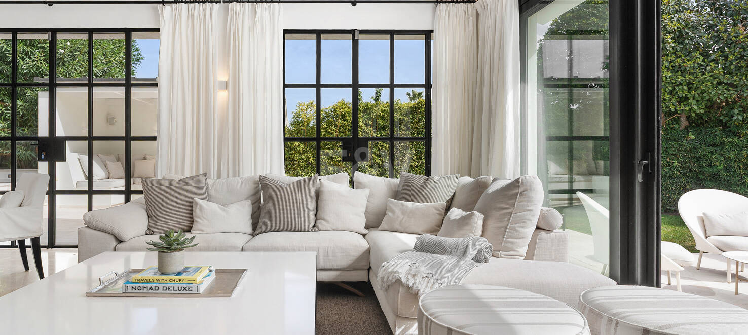 Stunning villa with panoramic views in Los Naranjos Golf area