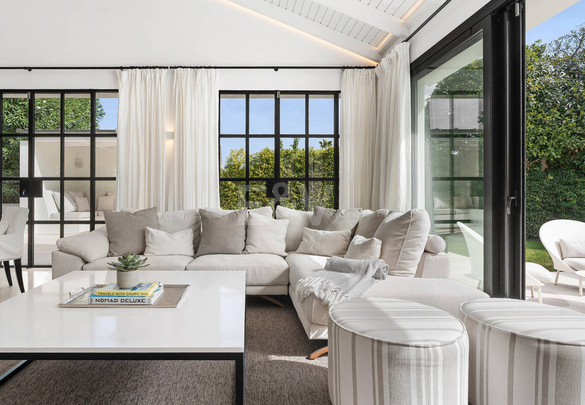 Oszałamiająca willa z panoramicznym widokiem na Los Naranjos Golf area