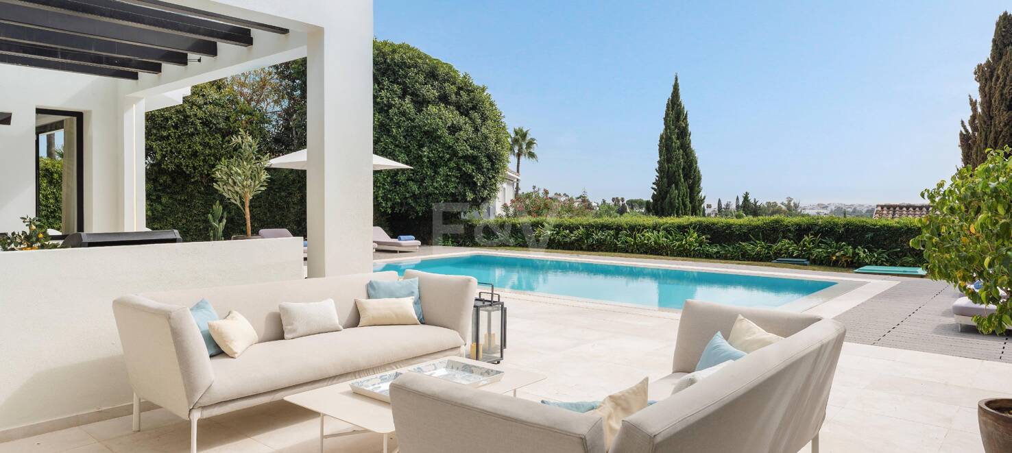 Stunning villa with panoramic views in Los Naranjos Golf area