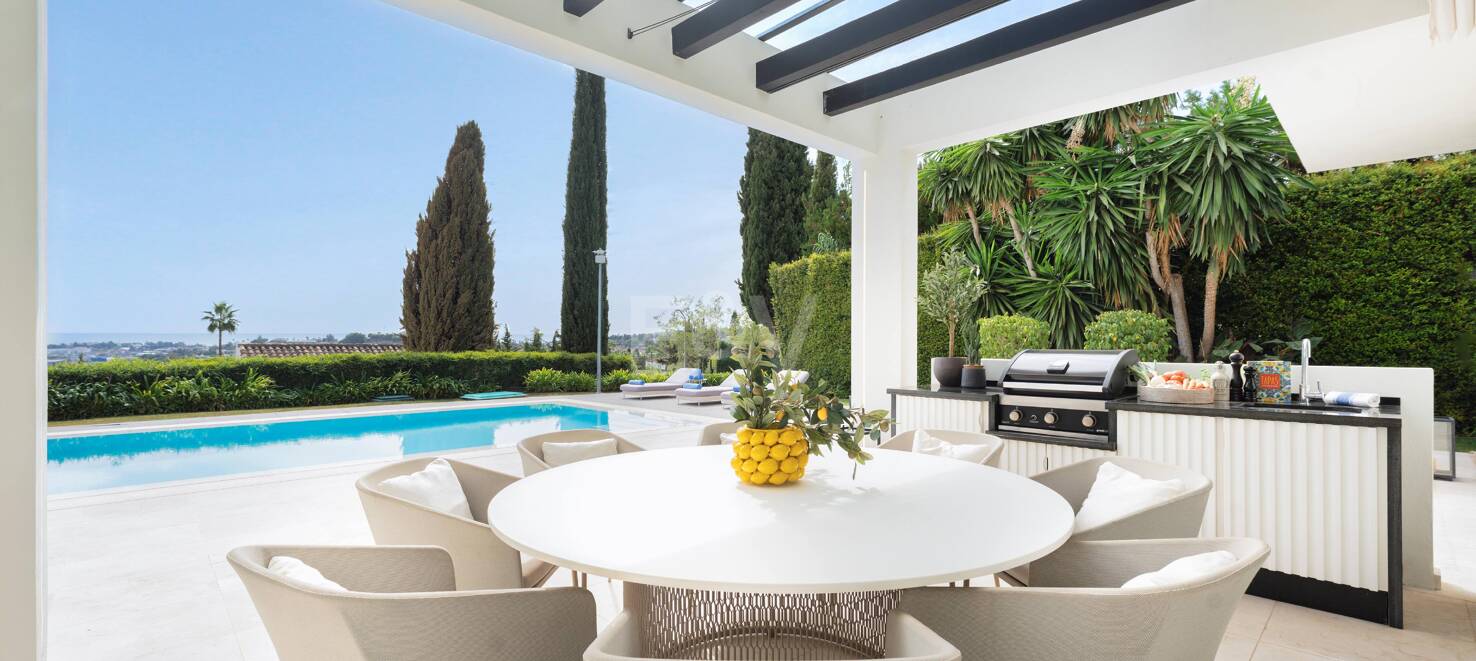 Stunning villa with panoramic views in Los Naranjos Golf area