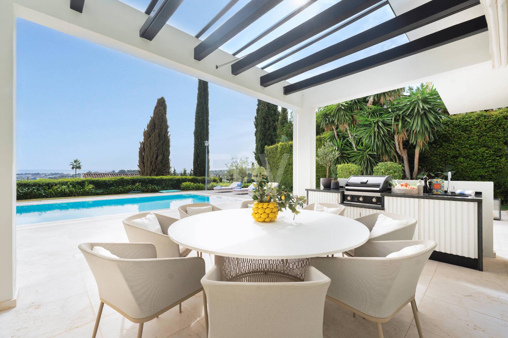 Oszałamiająca willa z panoramicznym widokiem na Los Naranjos Golf area