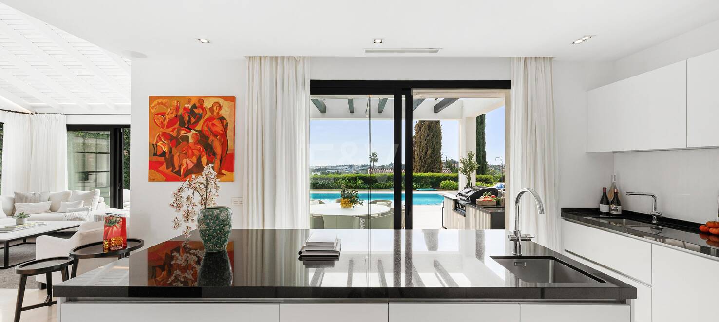 Stunning villa with panoramic views in Los Naranjos Golf area