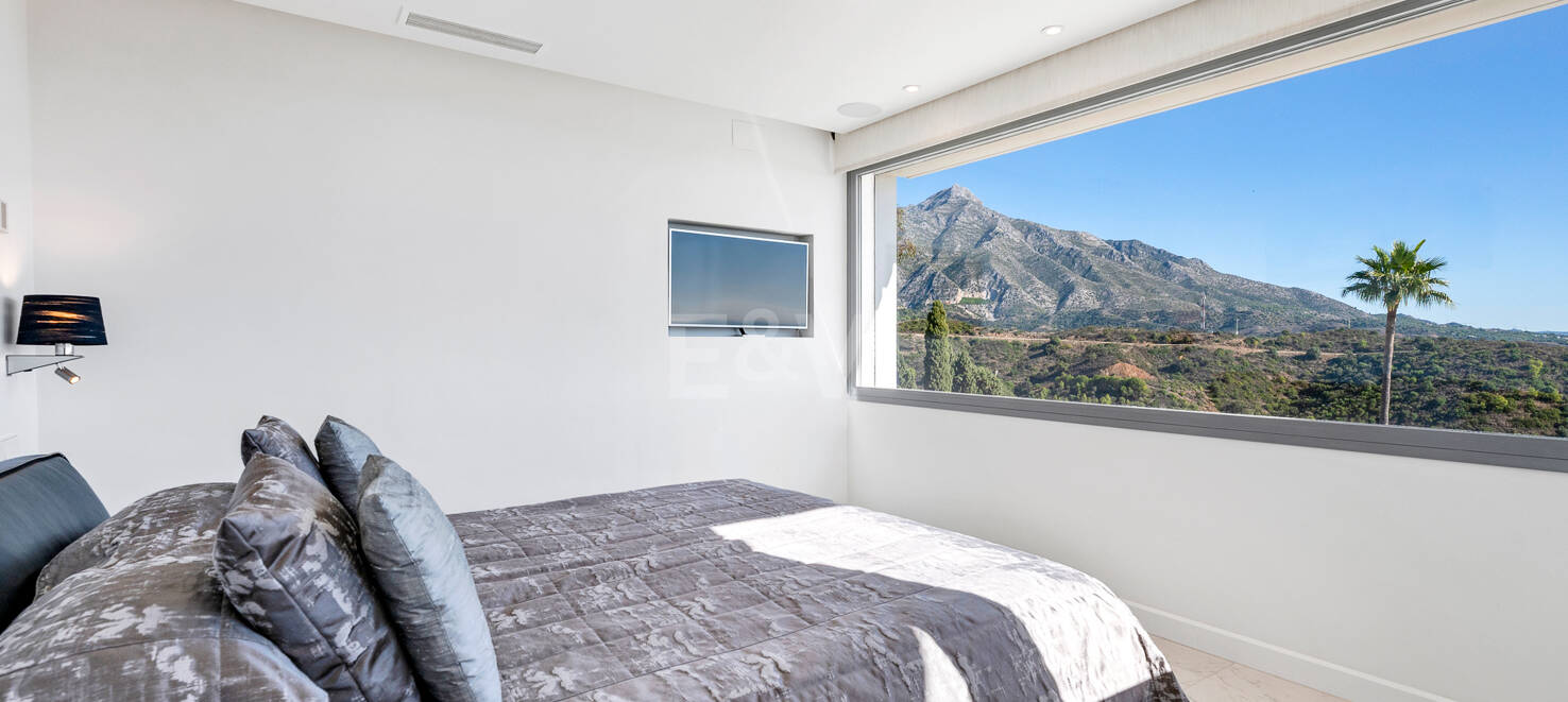 Moderne Luxusvilla mit Meer- und Bergblick in Marbella