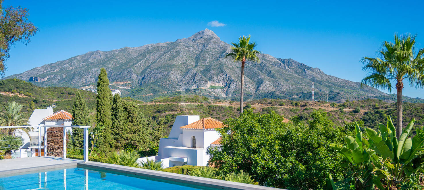 Moderne Luxusvilla mit Meer- und Bergblick in Marbella