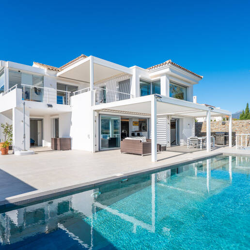 Moderne Luxusvilla mit Meer- und Bergblick in Marbella
