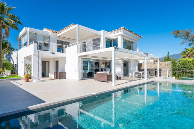 Contemporary Luxury Villa with Sea and Mountain Views
