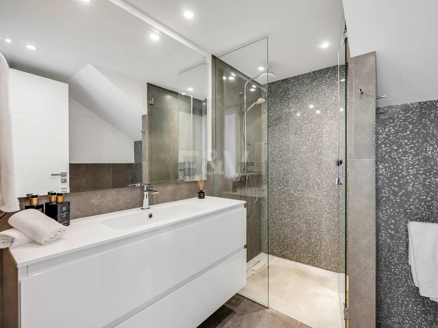 Contemporary Luxury Villa with Sea and Mountain Views