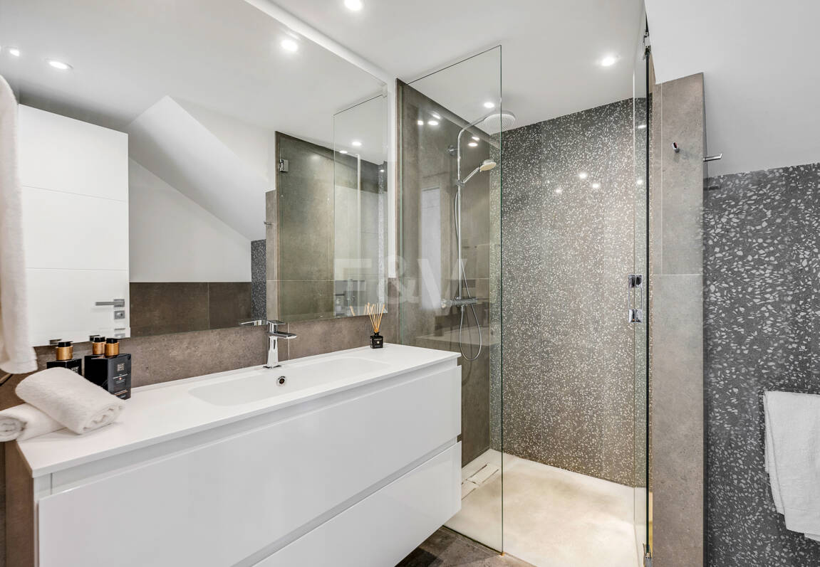 Contemporary Luxury Villa with Sea and Mountain Views