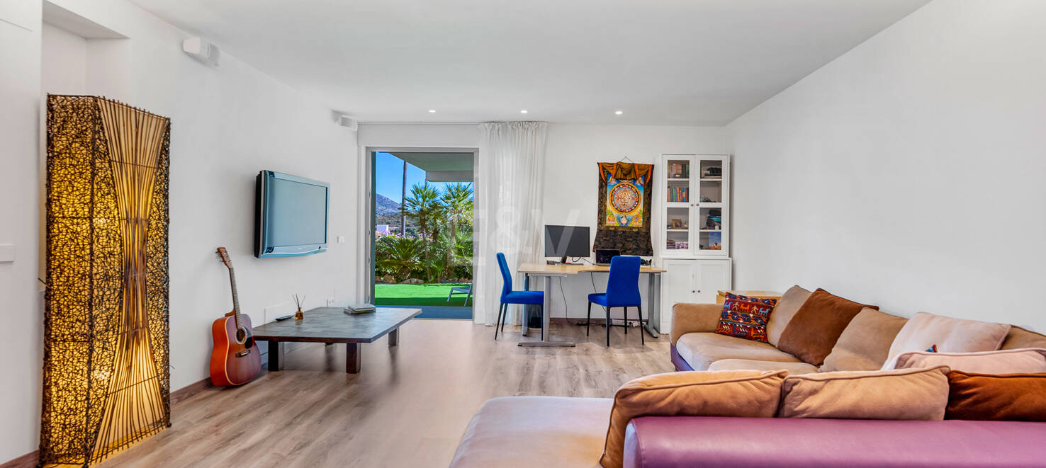 Moderne Luxusvilla mit Meer- und Bergblick in Marbella