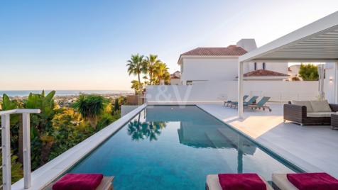 Contemporary Luxury Villa with Sea and Mountain Views in Nueva Andalusia