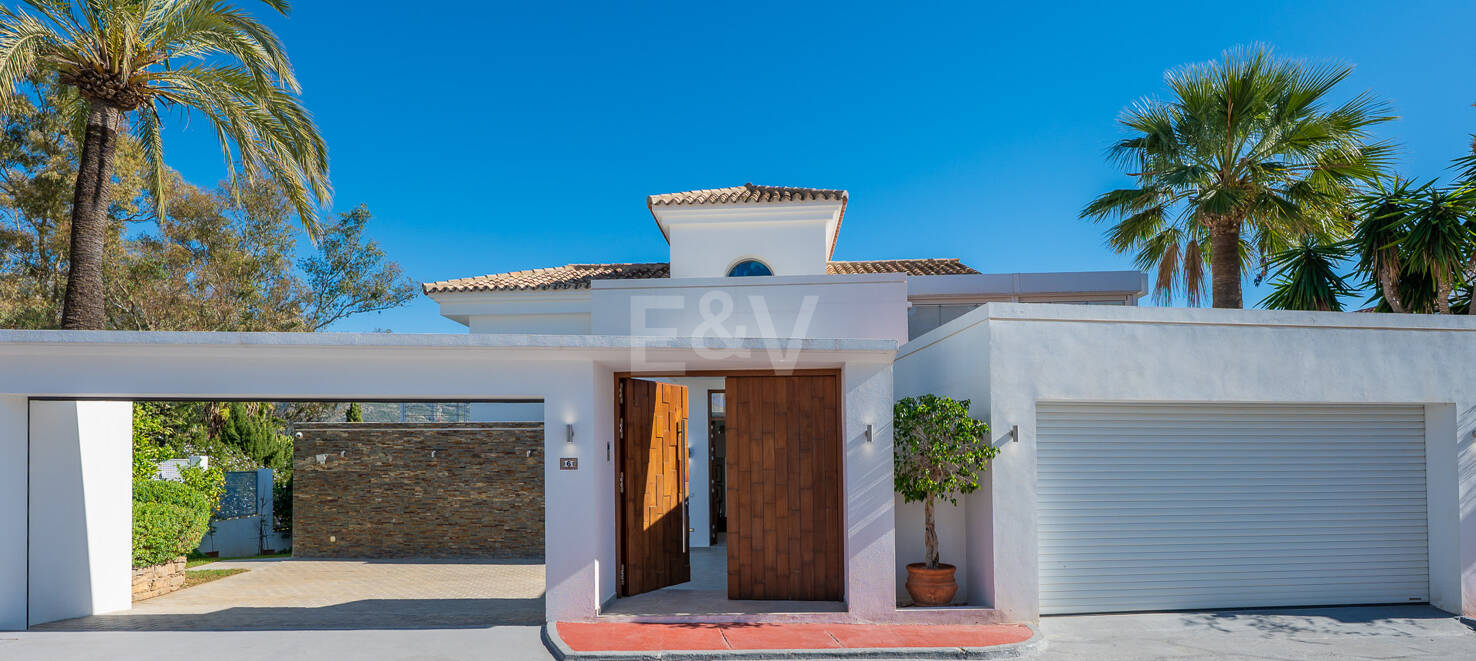 Moderne Luxusvilla mit Meer- und Bergblick in Marbella