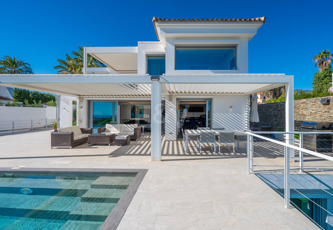 Contemporary Luxury Villa with Sea and Mountain Views