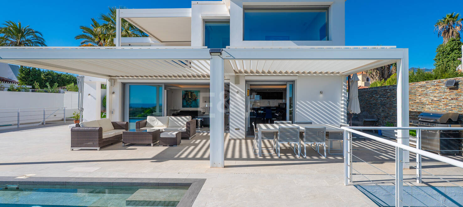 Moderne Luxusvilla mit Meer- und Bergblick in Marbella