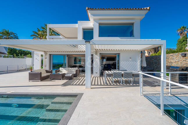 Contemporary Luxury Villa with Sea and Mountain Views