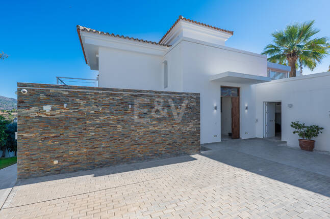 Contemporary Luxury Villa with Sea and Mountain Views