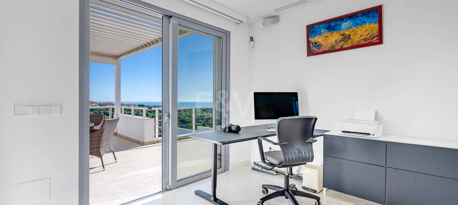 Moderne Luxusvilla mit Meer- und Bergblick in Marbella