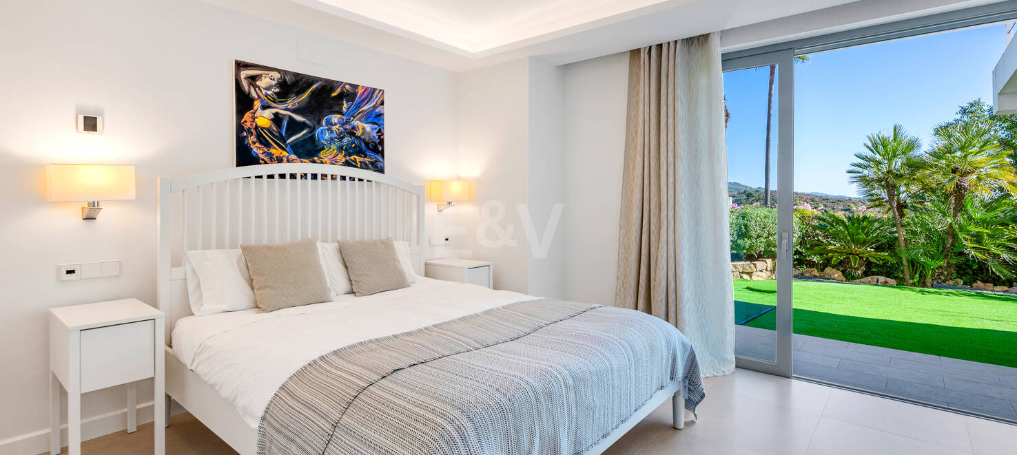 Moderne Luxusvilla mit Meer- und Bergblick in Marbella