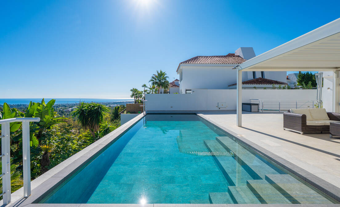 Villa de lujo contemporánea con vistas al mar y la montaña