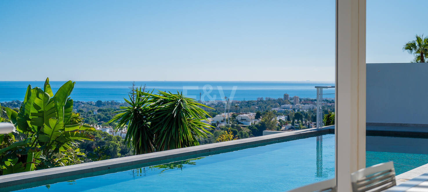 Moderne Luxusvilla mit Meer- und Bergblick in Marbella