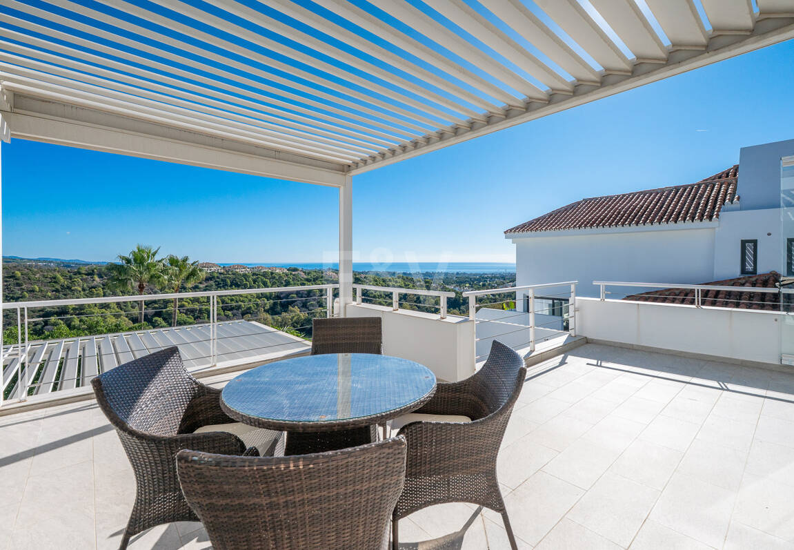 Contemporary Luxury Villa with Sea and Mountain Views