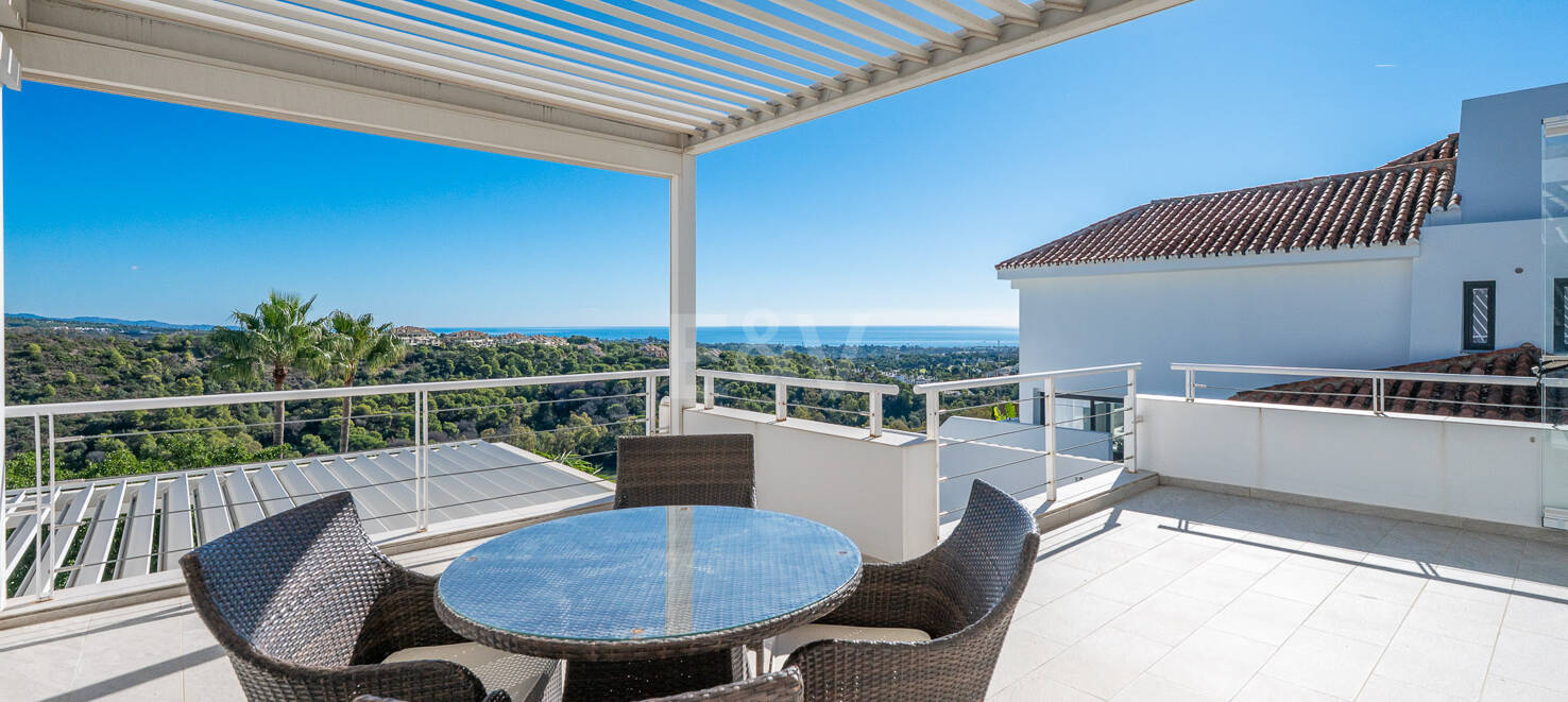 Moderne Luxusvilla mit Meer- und Bergblick in Marbella