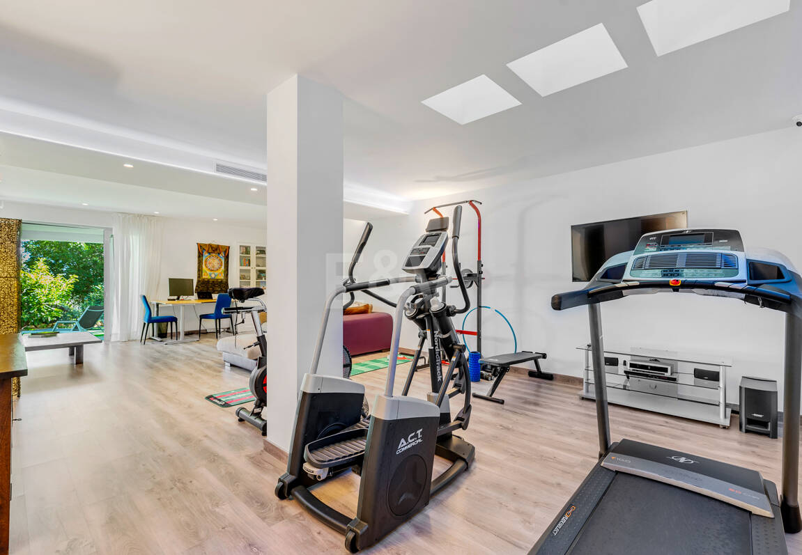 Contemporary Luxury Villa with Sea and Mountain Views