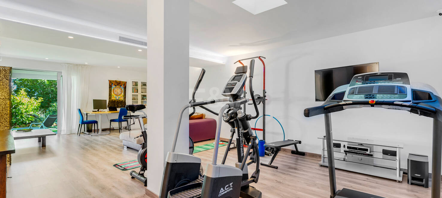 Moderne Luxusvilla mit Meer- und Bergblick in Marbella