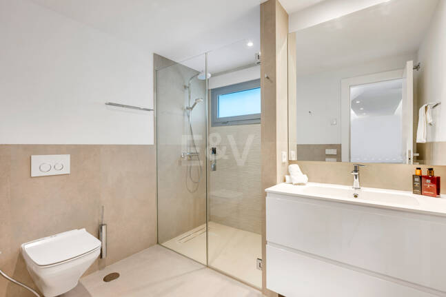 Contemporary Luxury Villa with Sea and Mountain Views